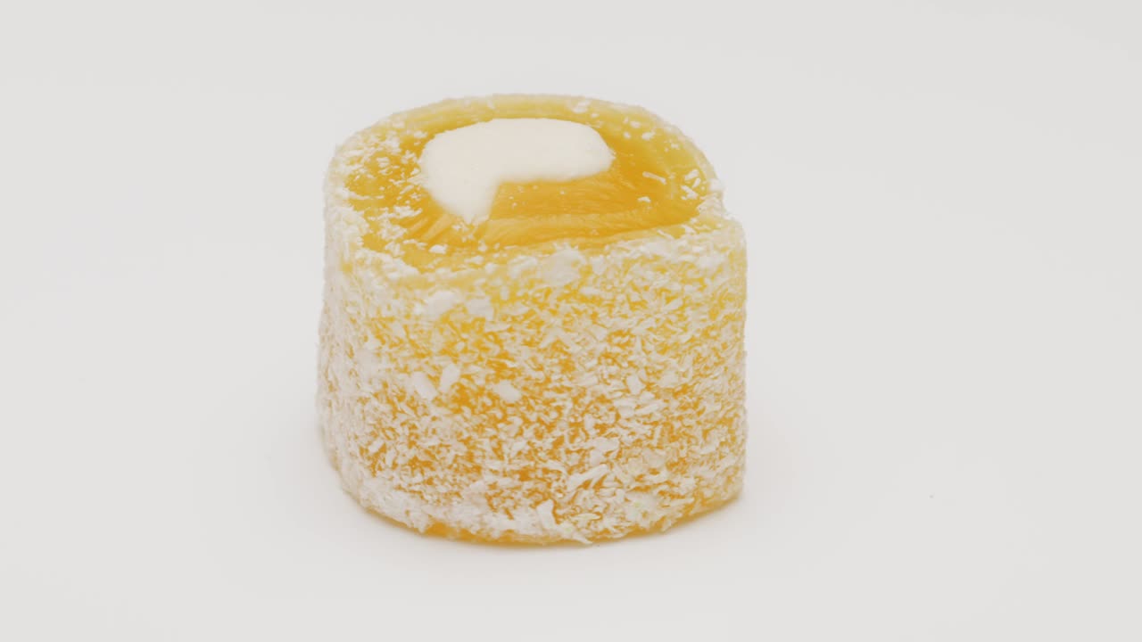 색 배경에 고립 된 터키 맛있는 디저트