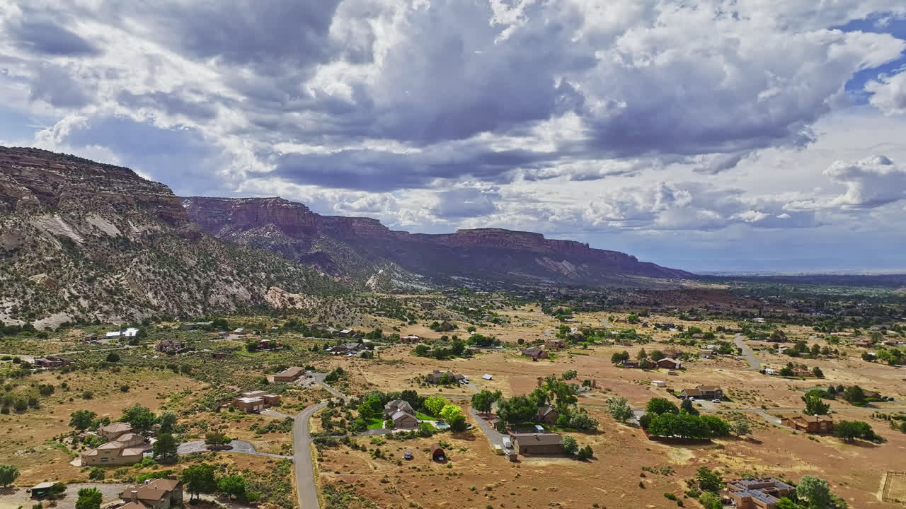 Droneoverflyvning av inngangen til Colorado National Monument