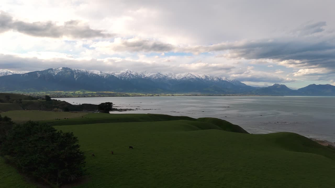 Picturesque Kaikōura Ranges meeting the ocean in Kaikōura Bay