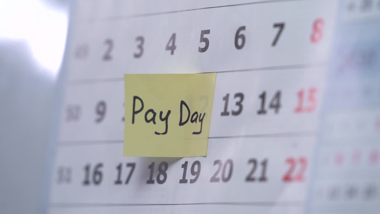 firmar un día de pago en el calendario 2022. concepto de negocios y finanzas. marcador. fecha importante