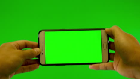 Green-Screen-Tablet-Und-Chromakey-Gerät-Mit-Grünem-Hintergrund-Unter-Verwendung-Von-Filmmaterial