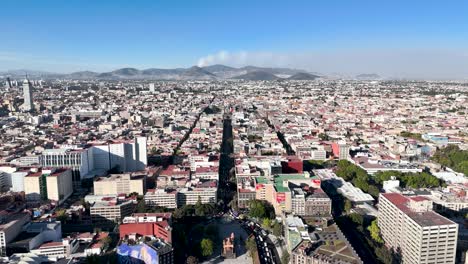 retrospectiva de un avión no tripulado en el centro de la ciudad de méxico