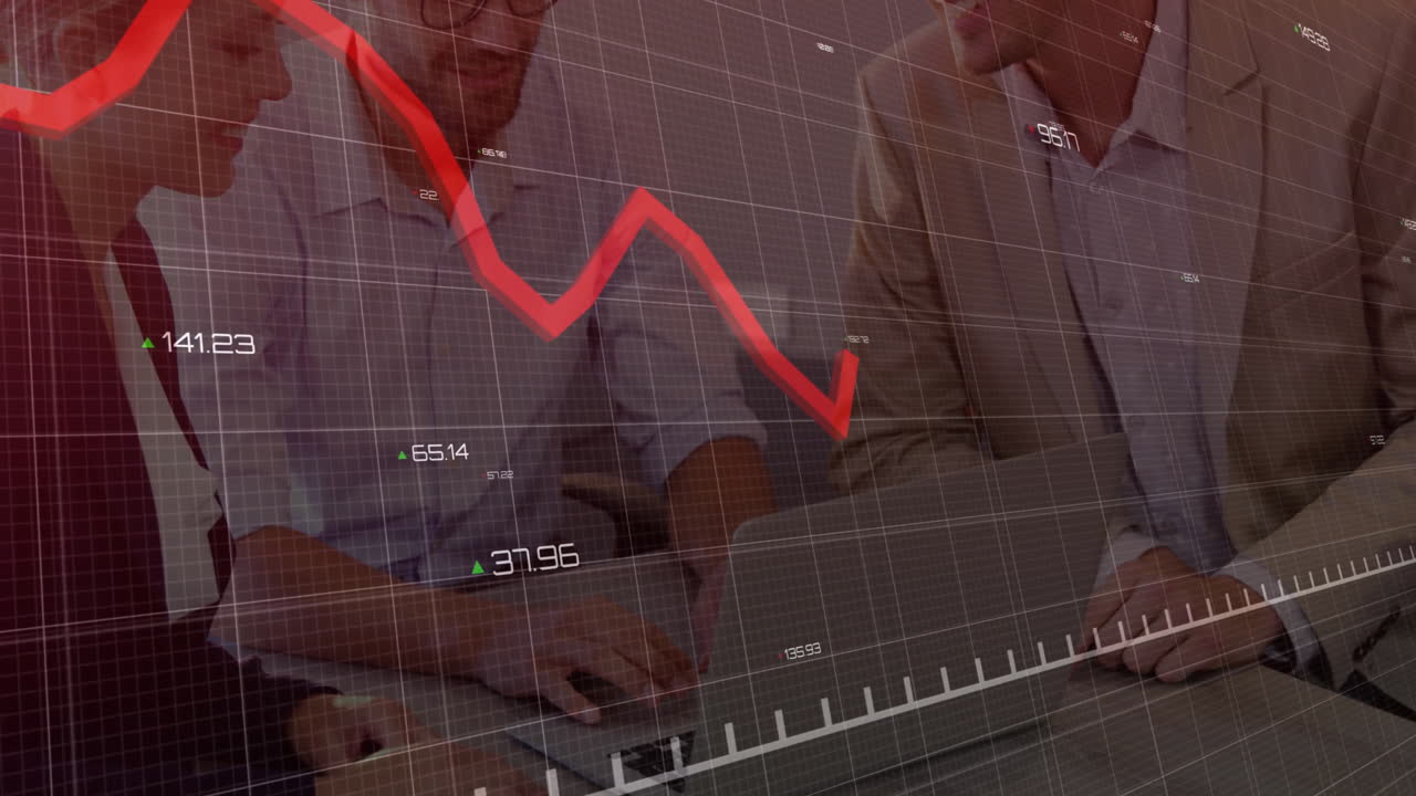 animación del procesamiento de datos sobre diversos colegas que hablan en la oficina