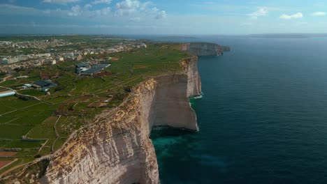 los acantilados de la isla de malta gozo