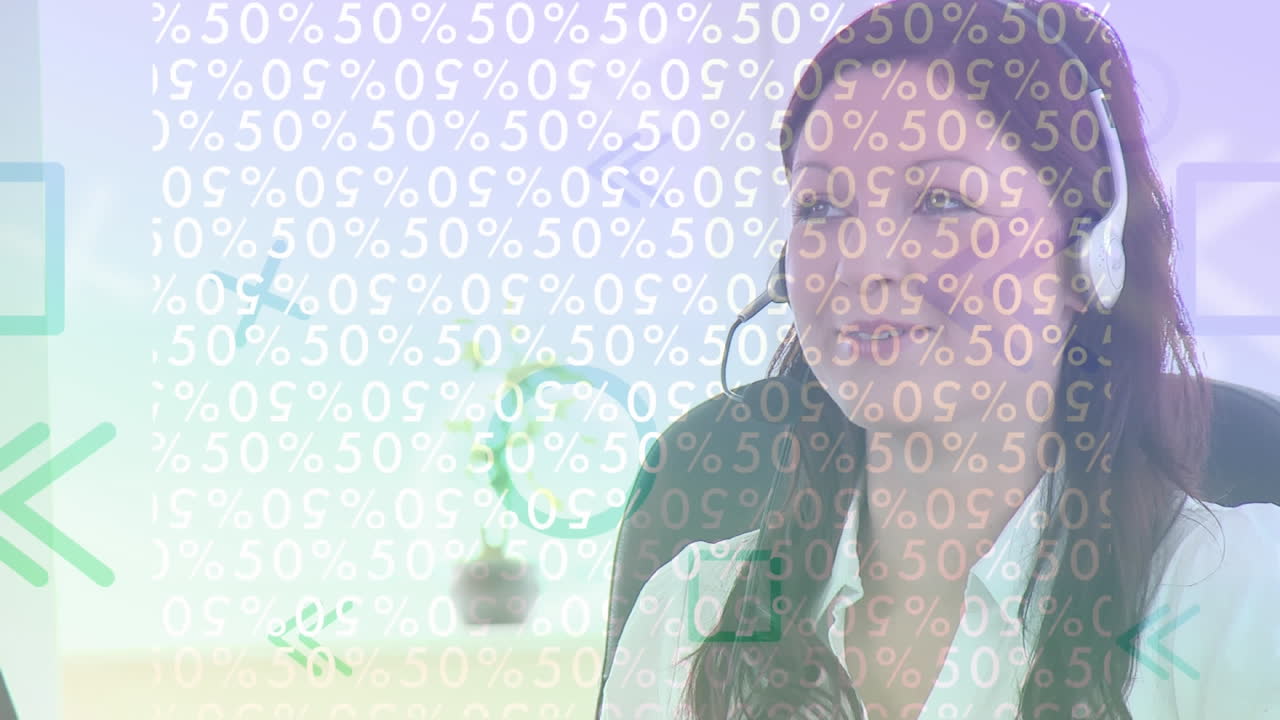 animación de números sobre mujer de negocios con auriculares en la oficina