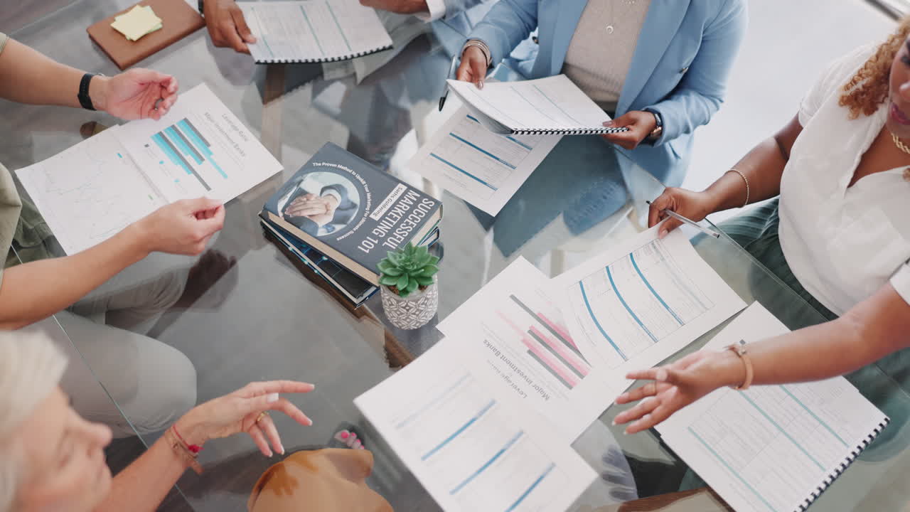 reunión de negocios, documentos de marketing