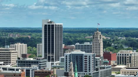 Fort-Wayne-Skyline-An-Einem-Schönen-Sommertag