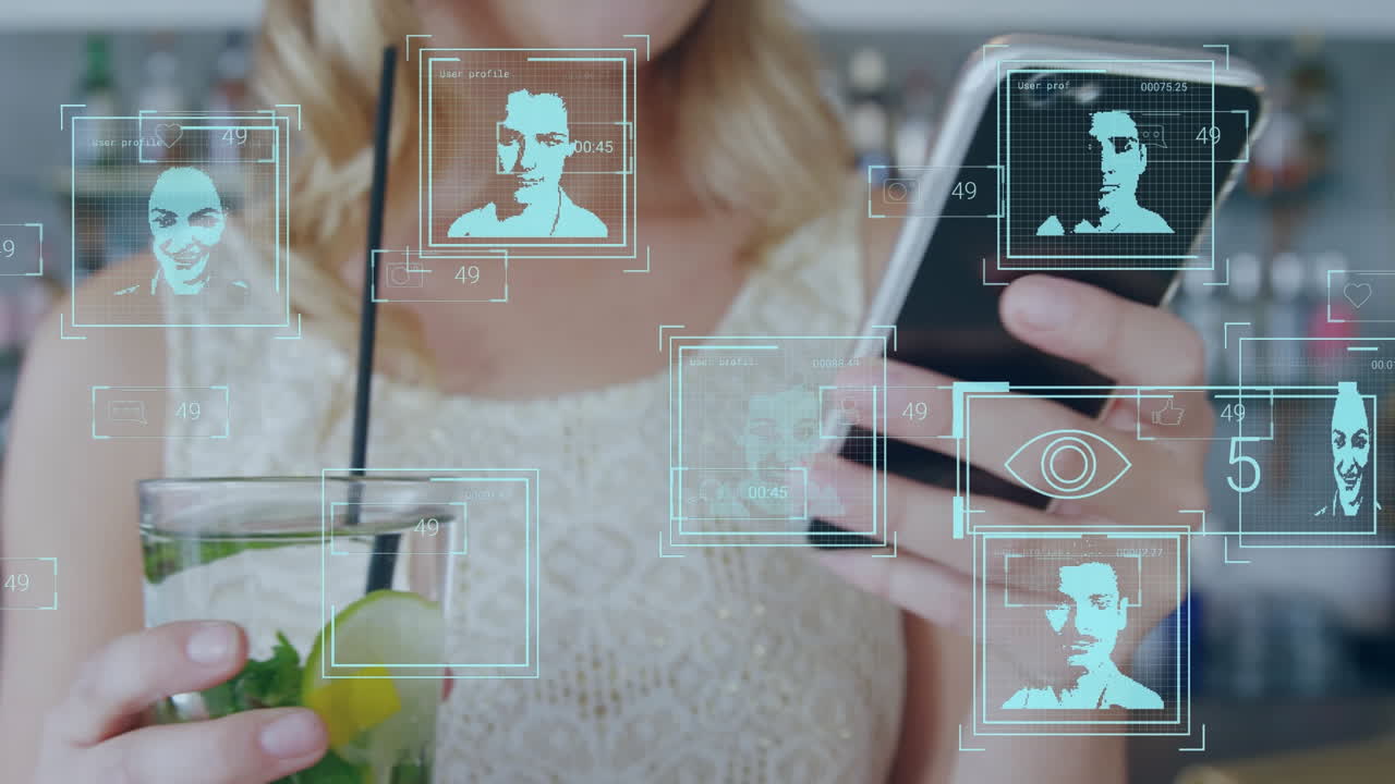 animación de personas iconos sobre mujer de negocios caucásica usando teléfono inteligente