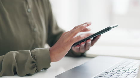 manos, negocios y mujer con un teléfono celular