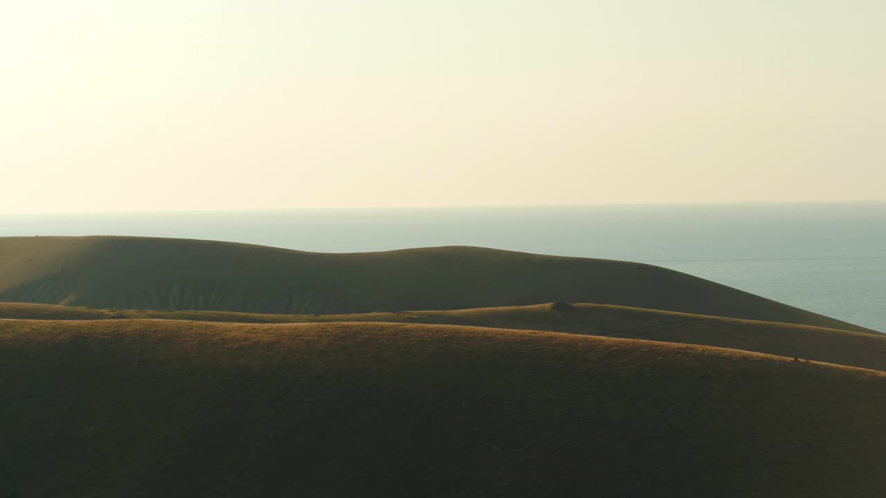 colinas costeras con vistas al océano