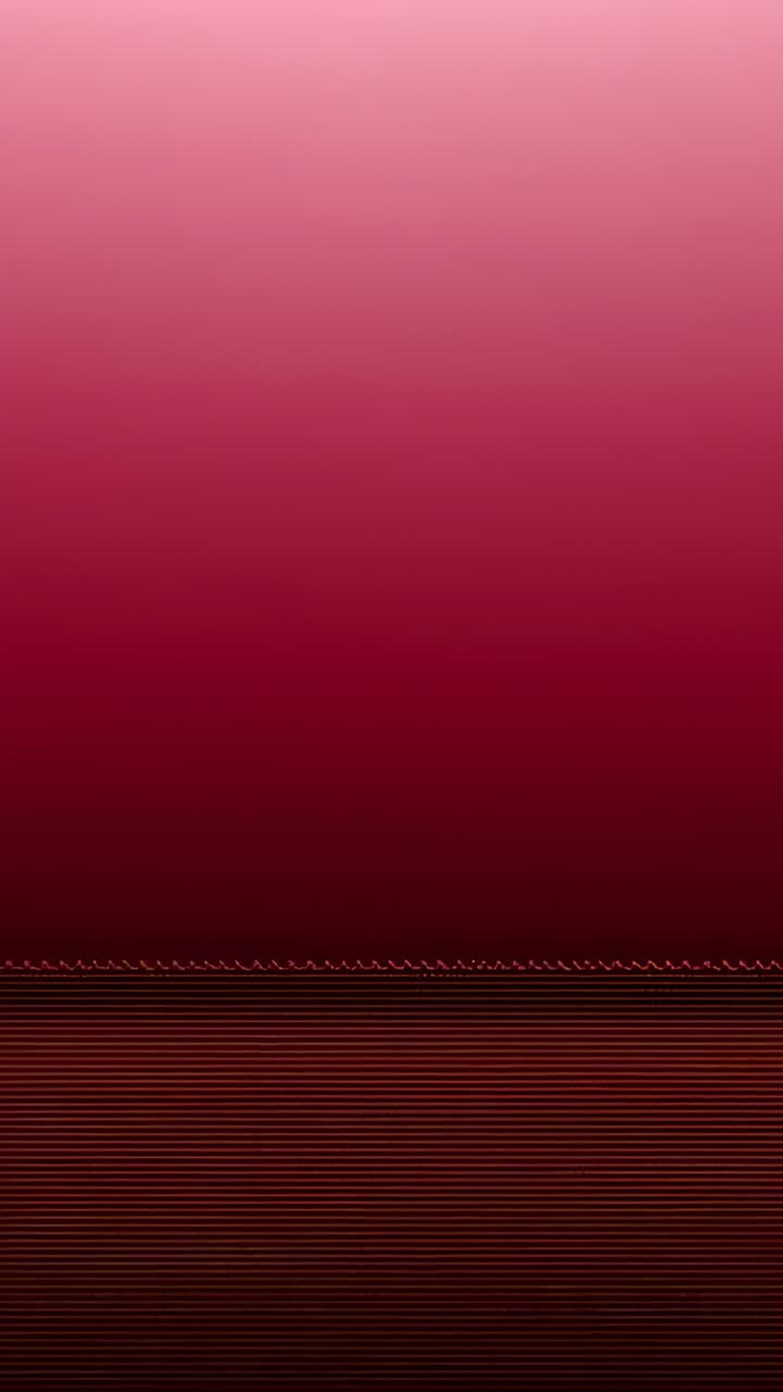 Vertical video: Playing on screen, pink maroon field showing lower band, jagged edge, noise peaking
