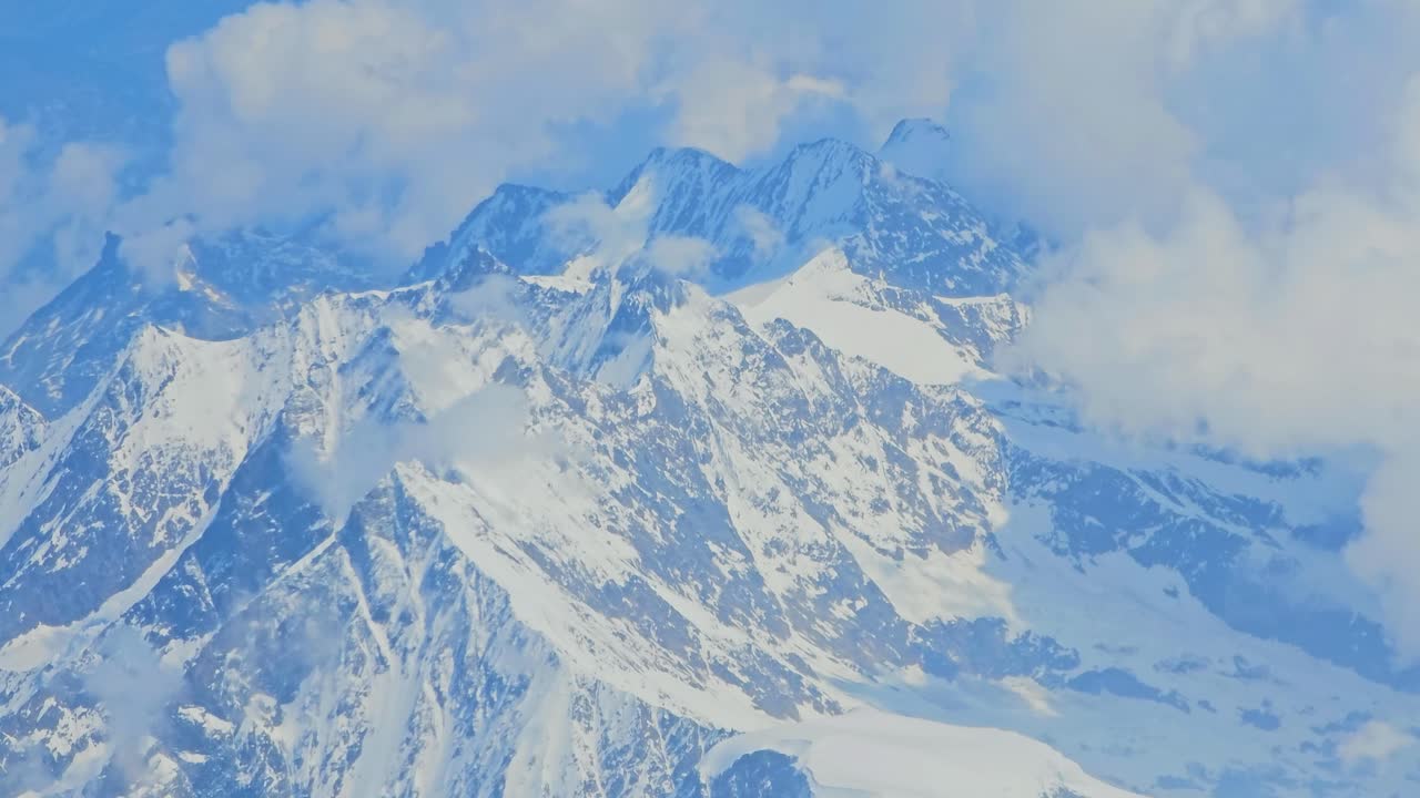 los vastos alpes del gran monte blanco, italia, vista desde el avión