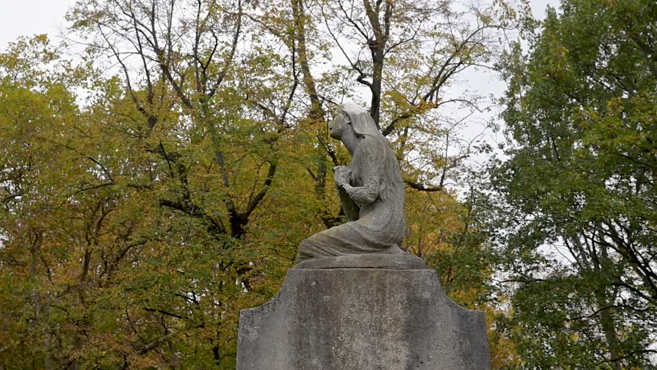 St John’s Wood Church Gardens offers a peaceful retreat surrounded by greenery, blending nature, history, and tranquillity within an elegant urban setting