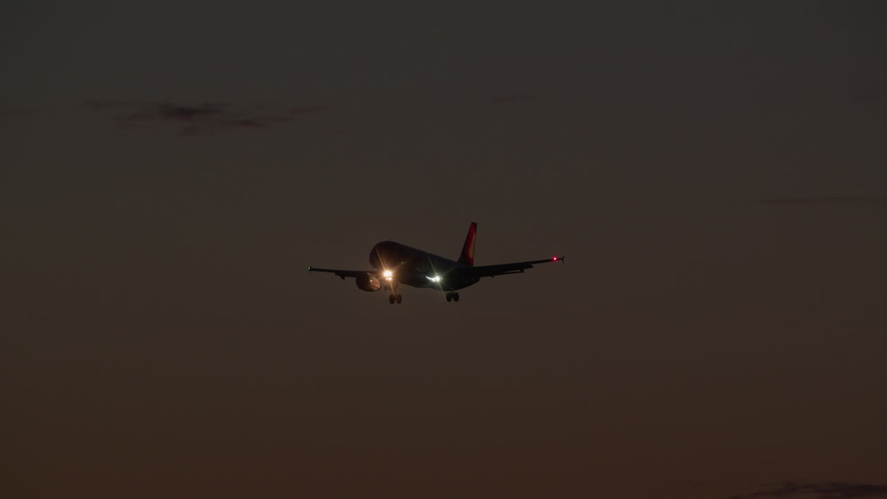 Atterraggio aereo di notte