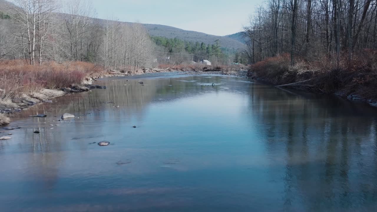 항공 드론 에소퍼스 크리크 캐스 ⁇ 스 비행기  ⁇ 시 북부 뉴욕
