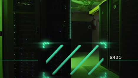 animación de líneas en el visor con números cambiantes contra la sala de servidores iluminada en el fondo.