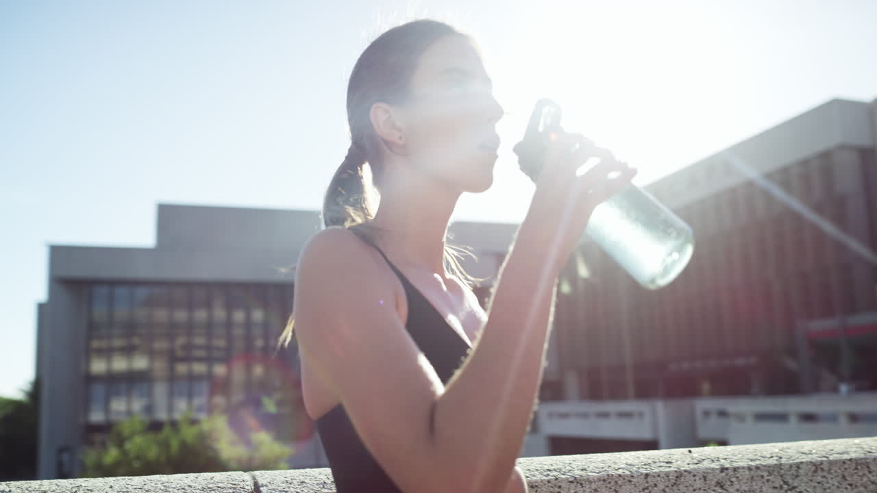 수분을 계속 섭취하는 것은 매우 중요합니다.