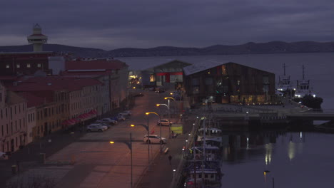 el puerto de hobart por la noche, tasmania, australia