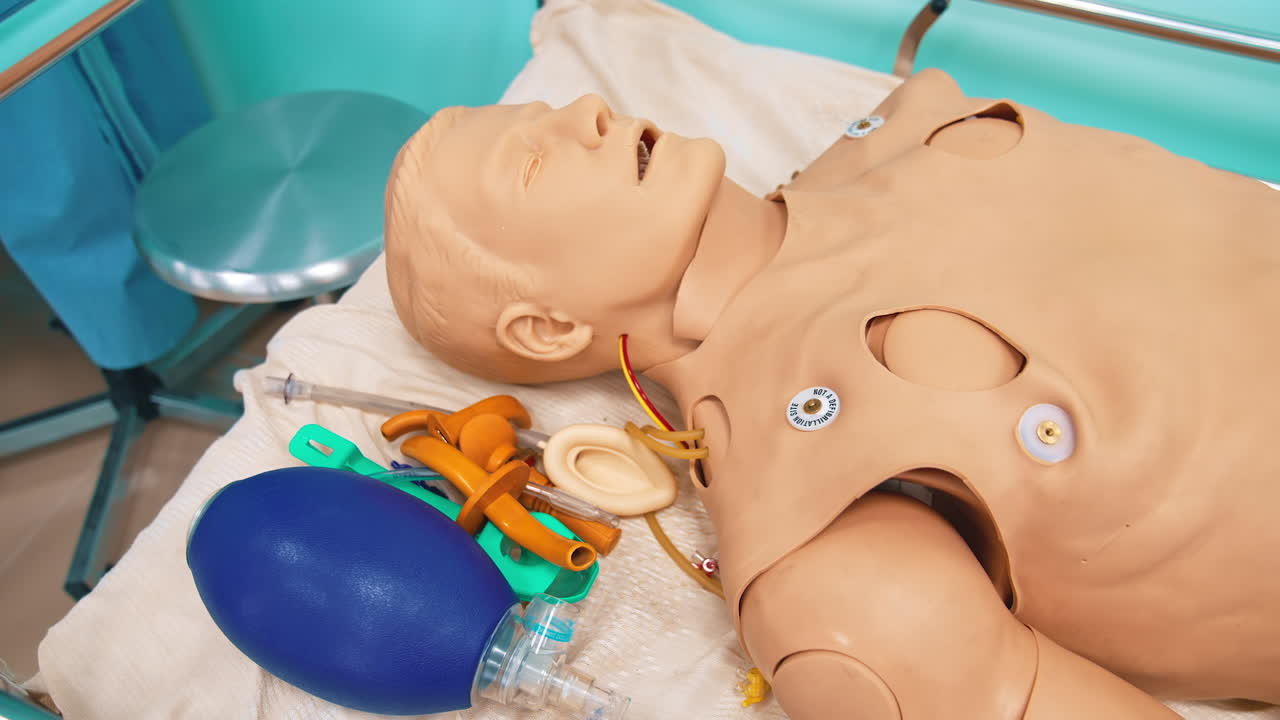 Plastic model of a man in hospital room. Male dummy with special equipment for teaching treatment. Mannequin to practice for university students. Close-up.