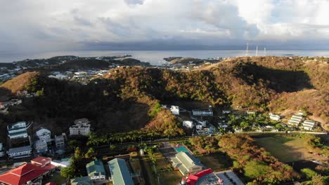 Häuser-In-Der-Meeresbucht-Auf-Der-Tropischen-Insel-Grenada,-Luftaufnahme