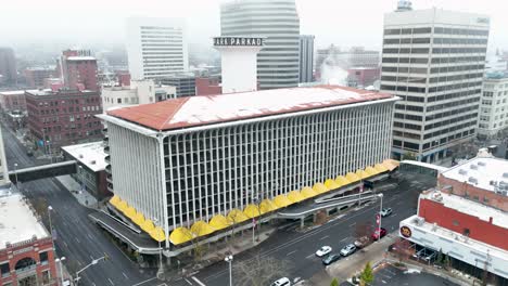 Drone-shot-of-a-historical-parking-garage-in-Spokane,-Washington