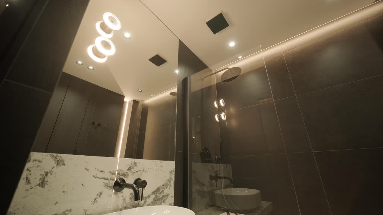 interior de hogar minimalista elegante y elegante con líneas limpias, colores neutrales e iluminación ambiental cálida, creando un ambiente acogedor y moderno.