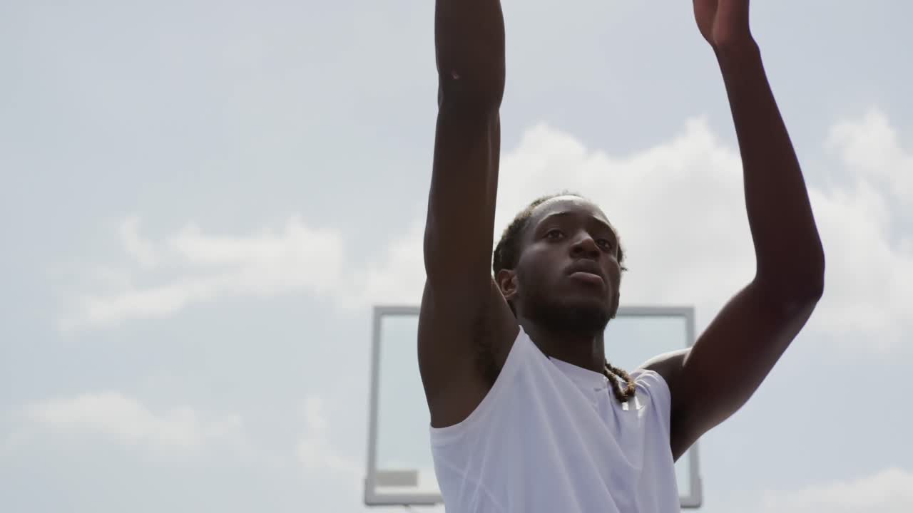 Basketball player playing basketball 4k
