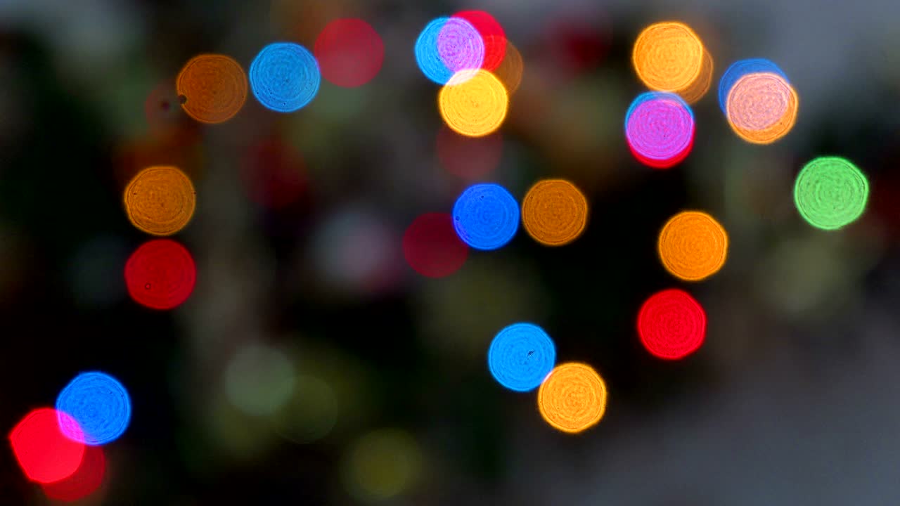 círculos coloridos video de fondo formas circulares vidriosas realizan una danza colorida. fondo de movimiento que es simplemente perfectamente adecuado para dvd, eventos, clubes y salones.