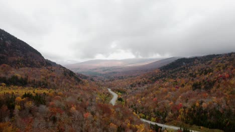 vista aérea del follaje otoñal del bosque nacional white mountain new hampshire