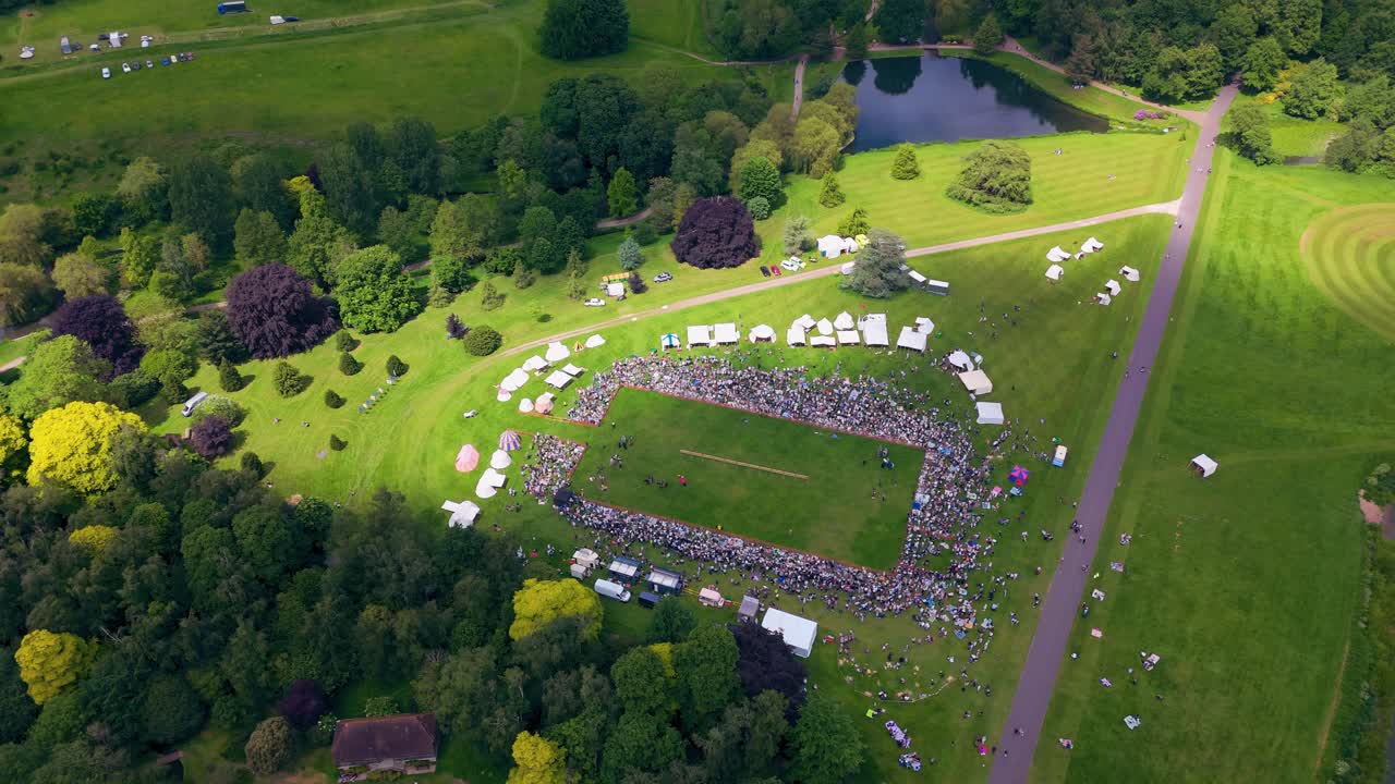 At Leeds Castle’s grandest scene, Queen’s Joust reigns like a dream