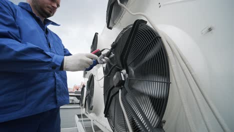 testing with an anemometer of an axial fan of the condensing unit