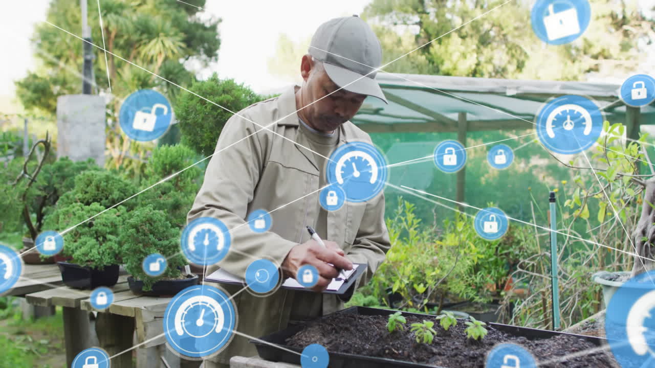 클립보드에 글을 쓰고, 네트워크 보안과 데이터 처리, 식물에 대한 애니메이션을 가진 정원사