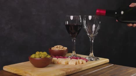 variedad de queso y vino chileno