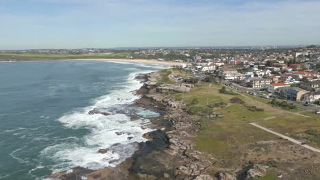 Aerial-panorama-view-of-Maroubra-Beach-coastline-in-Sydney,-Australia