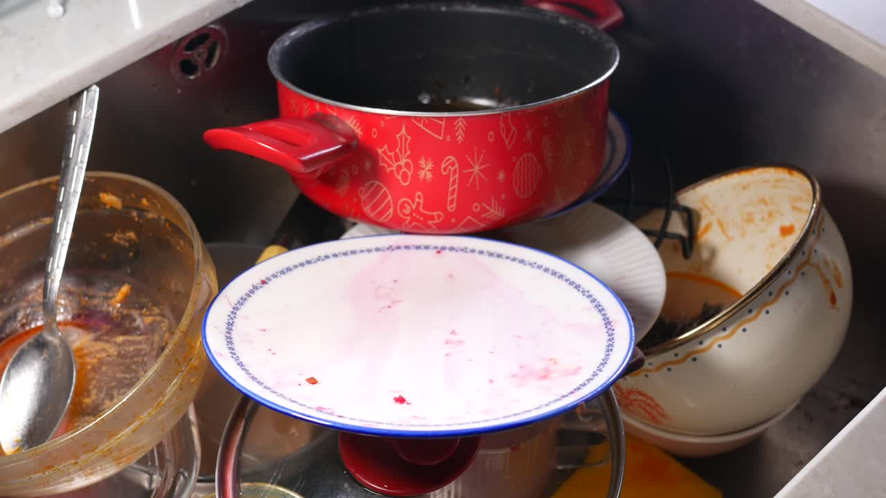 부 싱크대 에 있는 더러운 접시