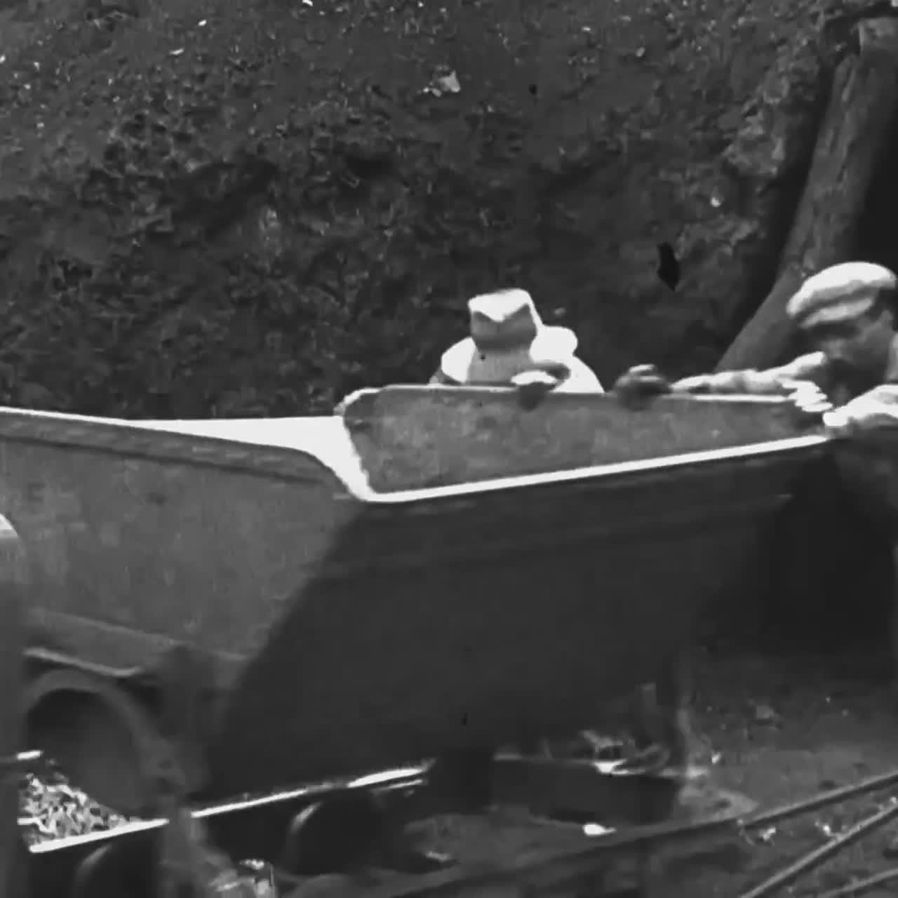 сцены из итальянской шахты в 1914 году