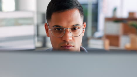 computadora, hombre de negocios leyendo