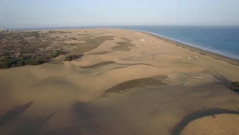 Toma-Aérea-De-La-Costa-Del-Océano-De-Gran-Canaria