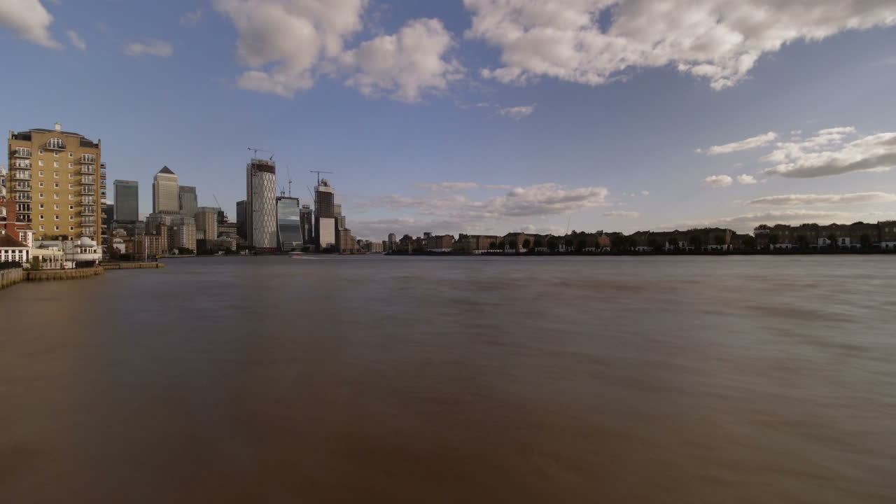 Time Lapse of River Thames Boat Traffic, Canary Wharf, Docklands, Isle of Dogs, London, UK