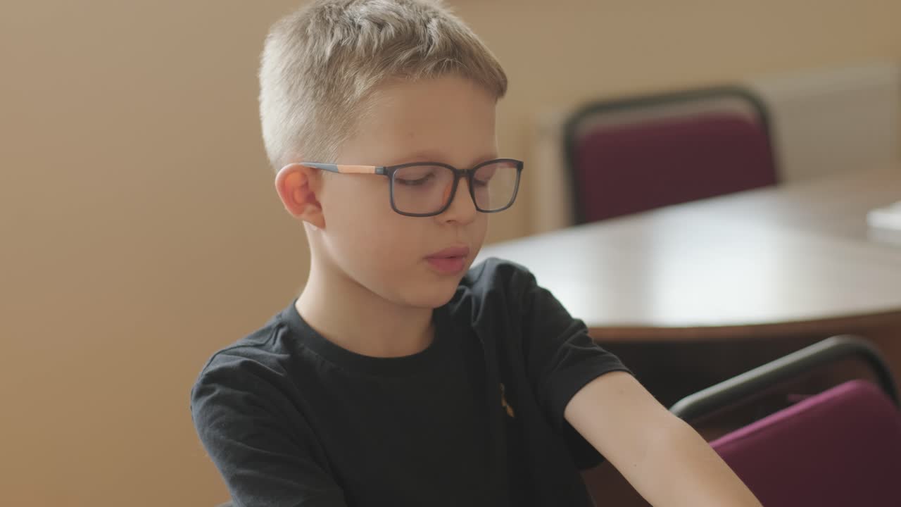 Lezione di inglese per bambini in età prescolare.