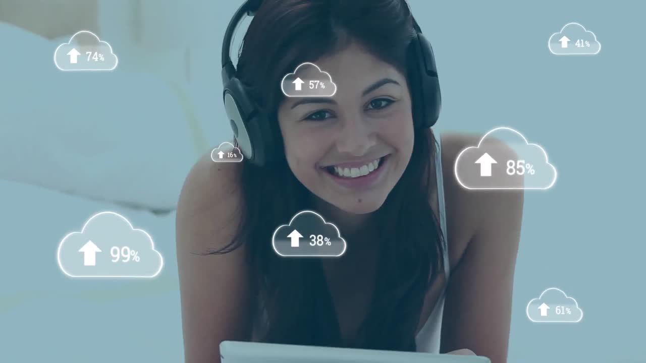 animación de nubes con un porcentaje de más de cien mujeres usando tableta digital desde casa