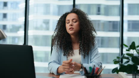 Disappointed-woman-feeling-displeased-working-on-laptop-at-modern-office-closeup