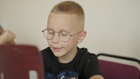 lección de inglés para niños en edad preescolar