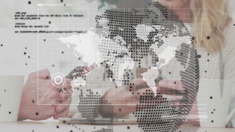 animación del globo con procesamiento de datos sobre mujeres caucásicas que usan teléfonos inteligentes