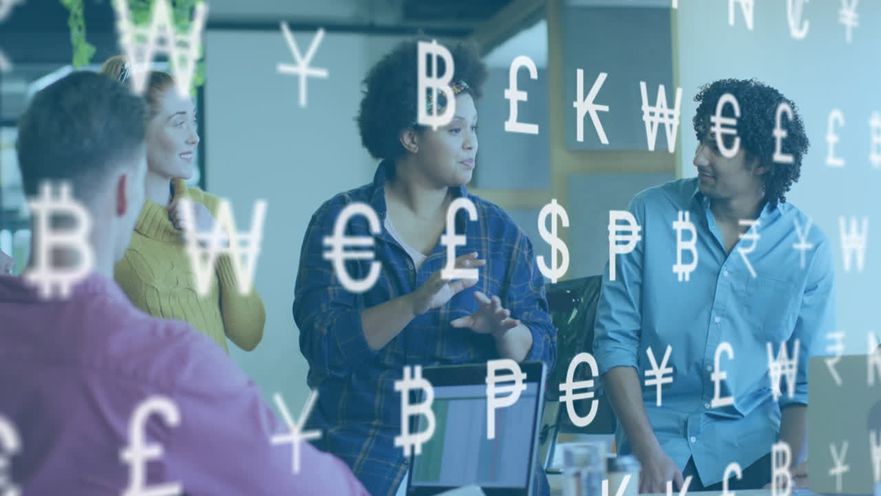 Animazione dell'elaborazione di dati finanziari su persone diverse in un ufficio.