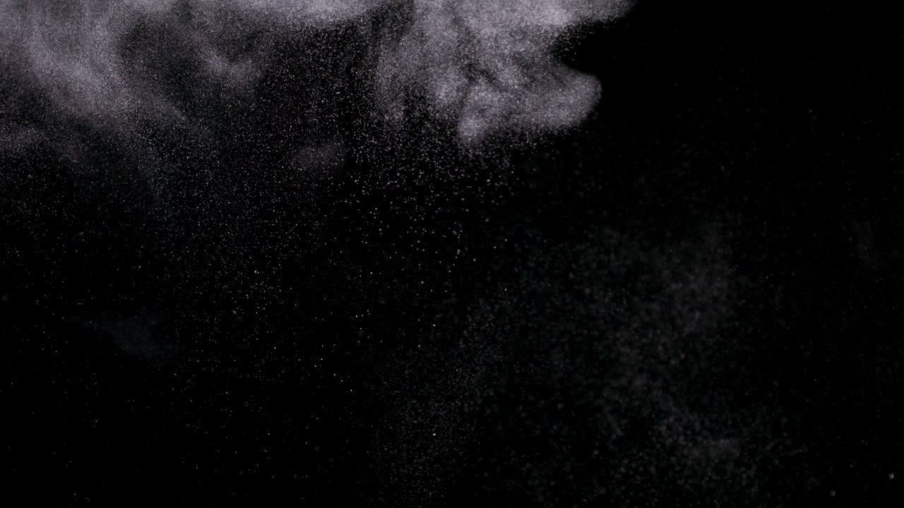 검은 바탕에 분리 된 파우더