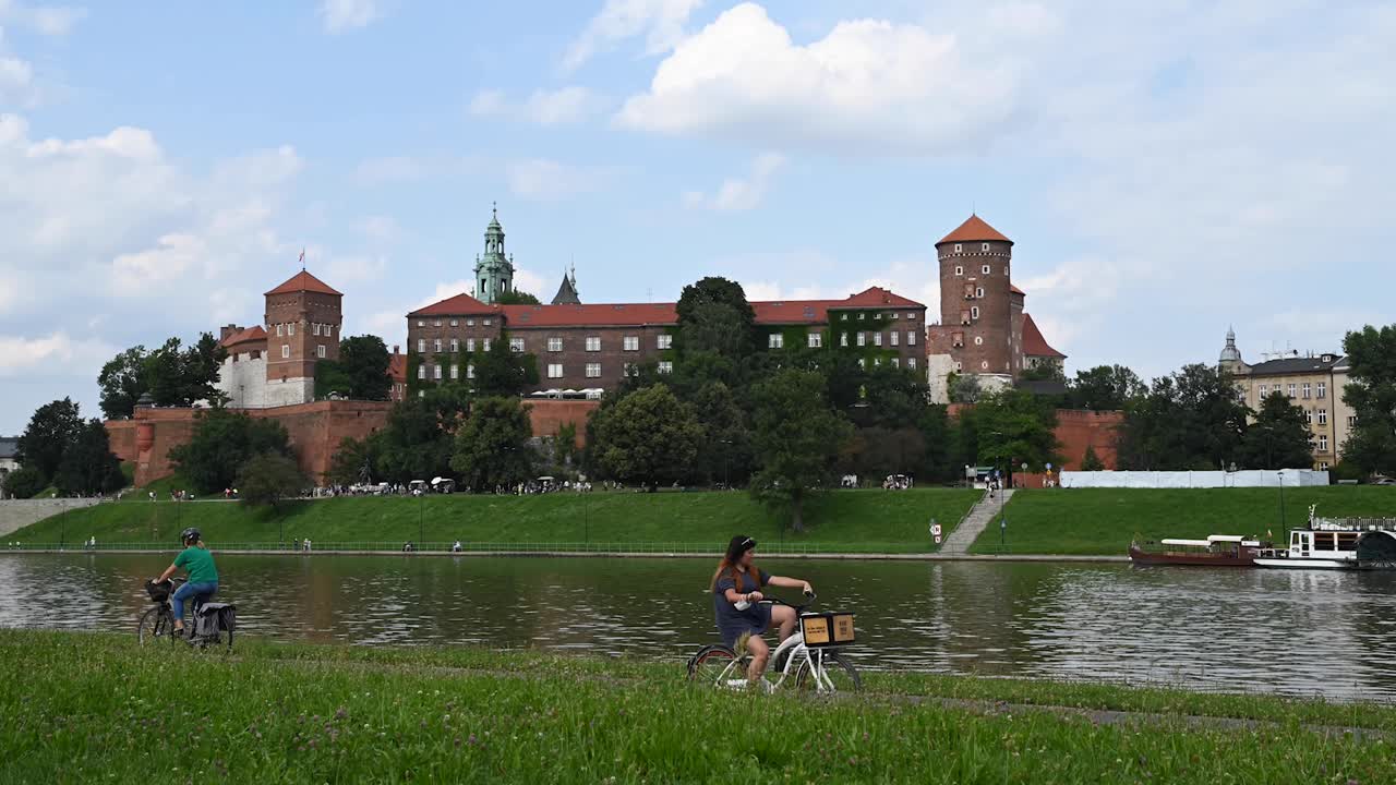 Time lapse of Wawel Royal Castle along the Vistula River.