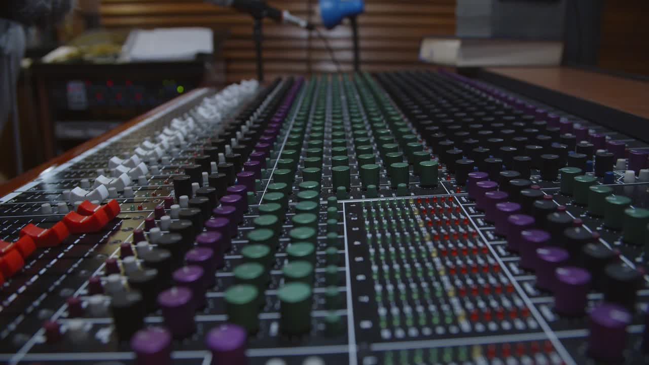 Toft console - Professional recording studio - 4K at 60fps (slowmotion) - Professional audio vives
