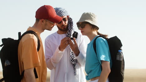 Three-travelers-in-the-desert