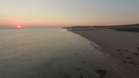 Antenne:-Der-Strand-Zwischen-Vlissingen-Und-Dishoek-Während-Des-Sonnenuntergangs